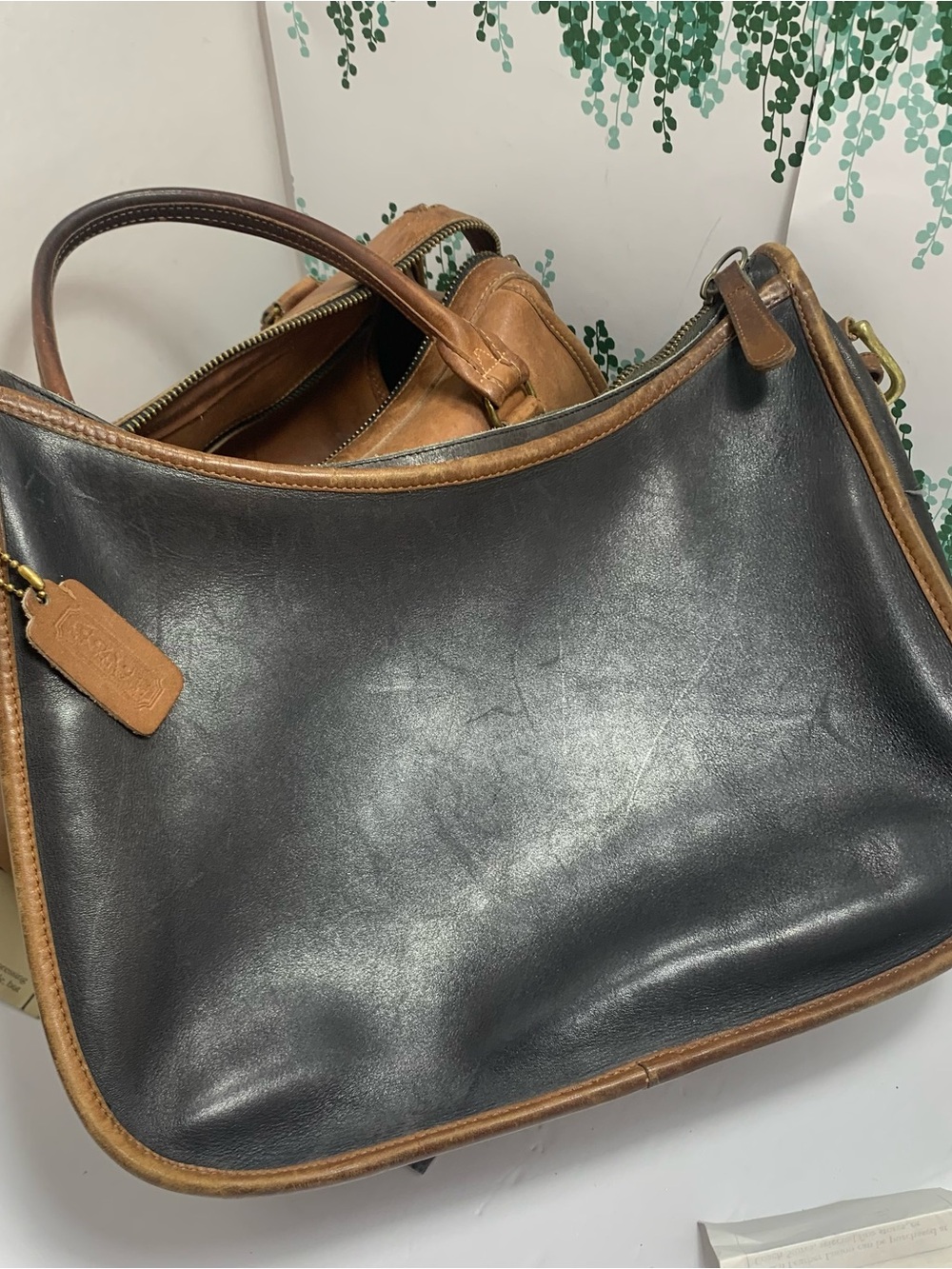 Unidentified lot purses of 2 Leather Satchel & Black Leather Hobo Shoulder Bags - Picture 10 of 16